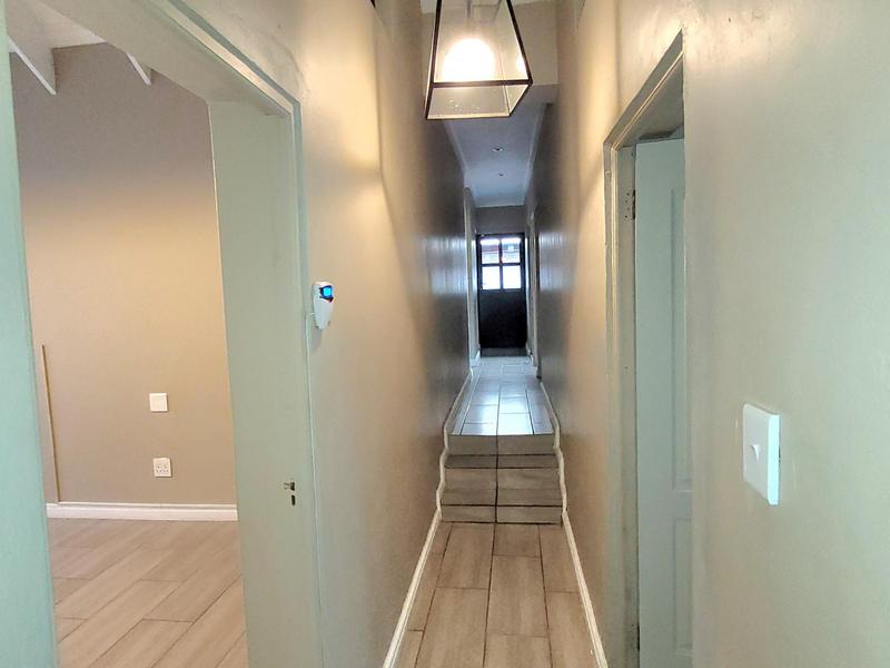 6 Bedroom Property for Sale in Stellenberg Western Cape